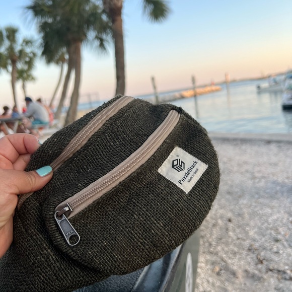 Sherpa Travel Hemp Fanny Pack Green - Picture 8 of 14